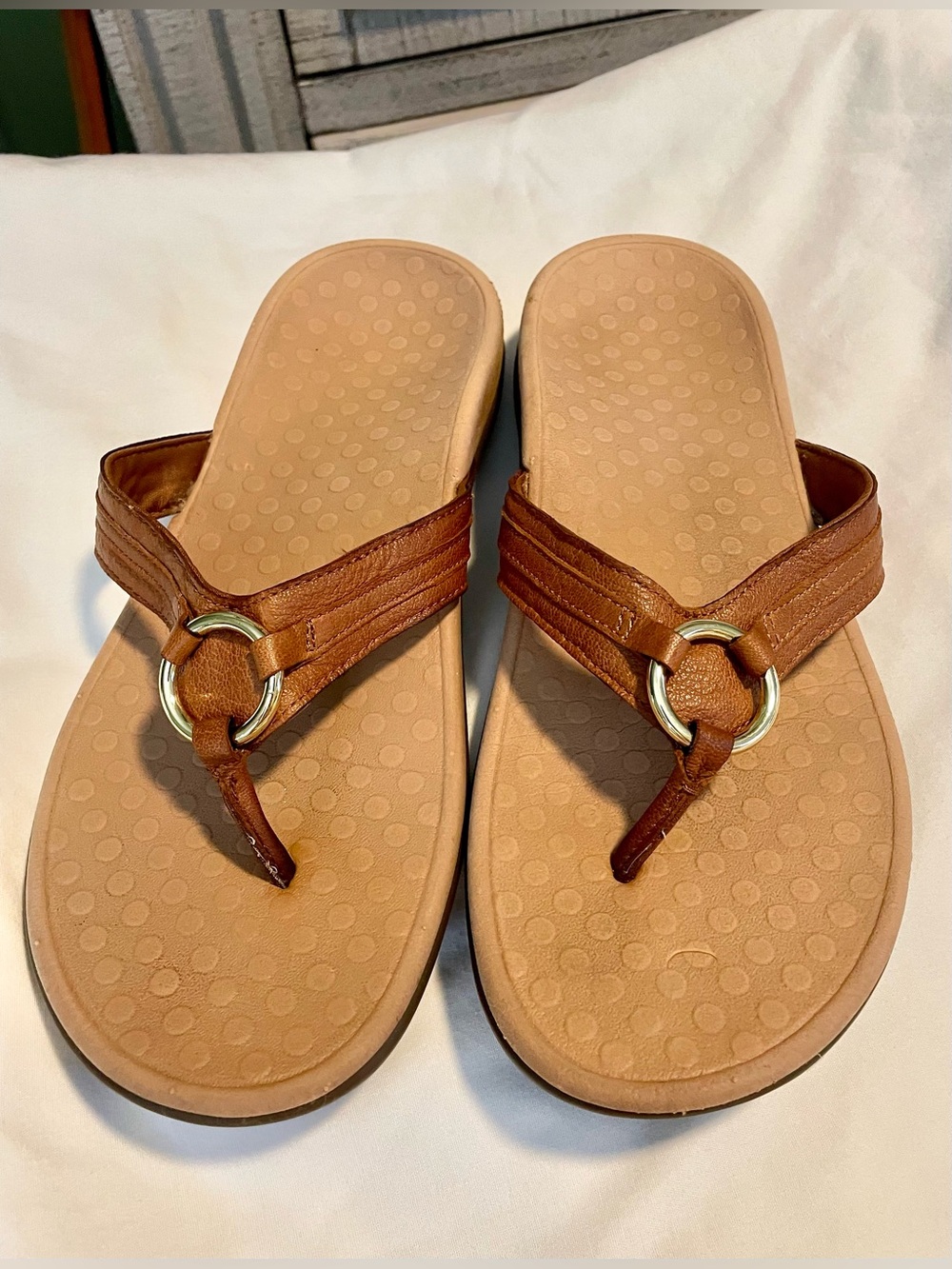 Vionic Tide Aloe Thong Leather Sandals - Flip Flop - Women’s Size 10 - Brown